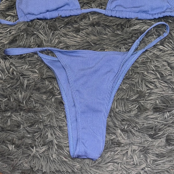 Bikini - Picture 2 of 2